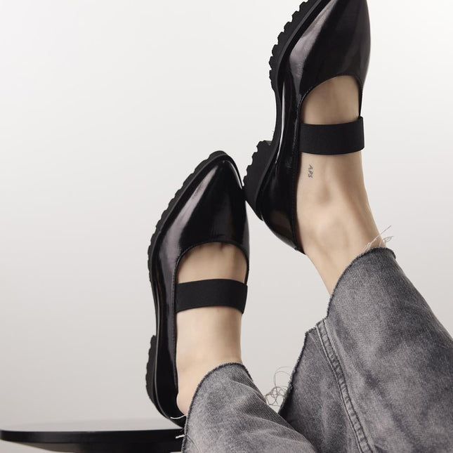 Bailarinas negras de charol con piso track Dobsina