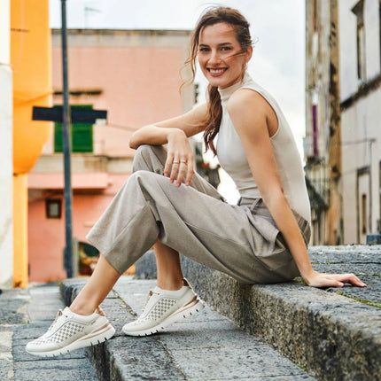 Deportivas Cantabria con troquelados y cierre de elástico ajustable