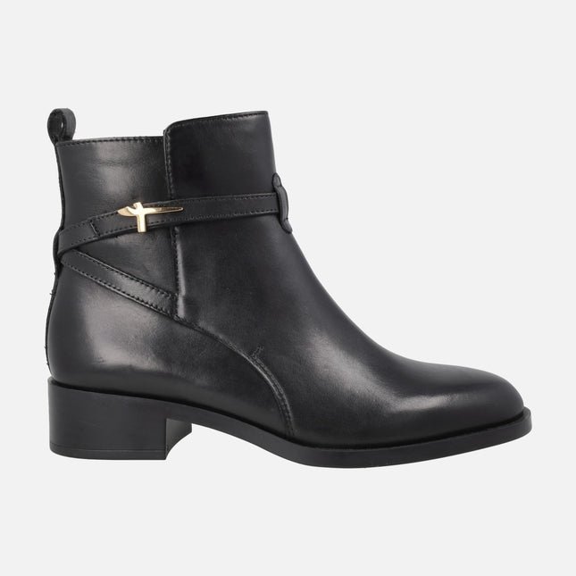Botines de piel para mujer con adorno metálico de logo Tamaris