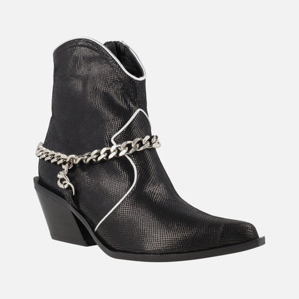 Cowboy black boots with chain ornament