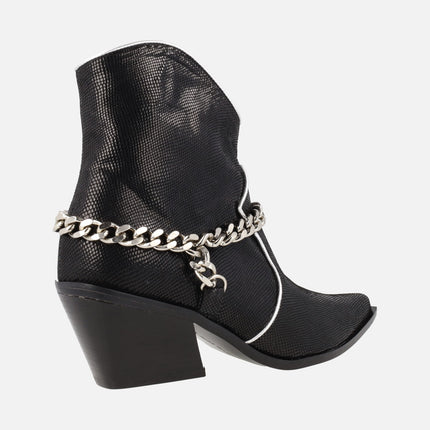 Cowboy black boots with chain ornament