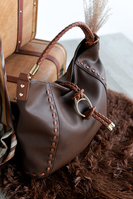 Bolsos para hombro en piel vegana marrón con detalle de pespuntes