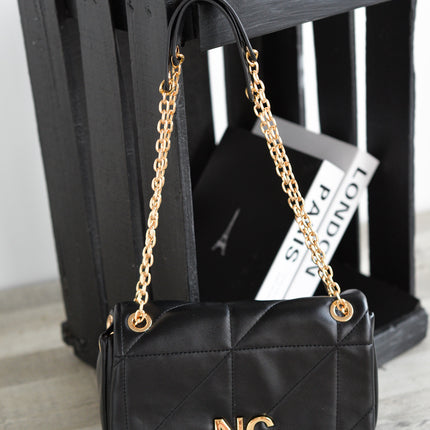 Bolsos bandolera en negro con tapa y cadena