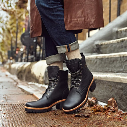 Padma heeled boots in black leather with laces and fur lining