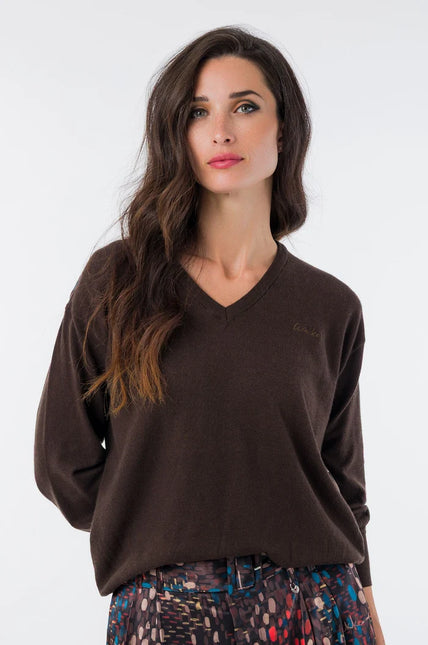 Jersey de punto marrón con espalda estampada