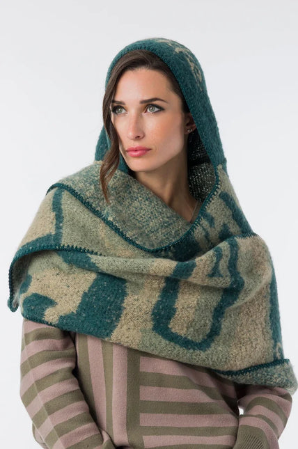 Bufanda con capucha en combinado verde de Anekke