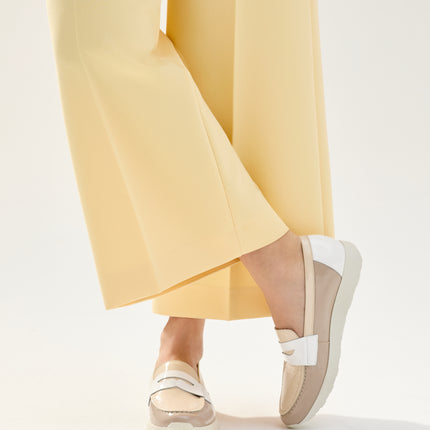 Mocasines combinados en piel charol con adorno de antifaz