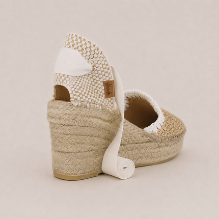 Alpargatas de cuña alta en rafia natural-blanco con cintas