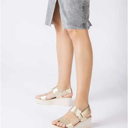 Sandalias Purpura de piel con cuña WondersFLY