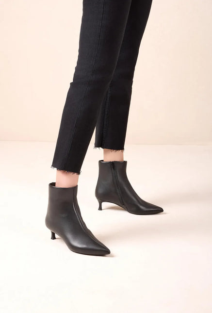 Leather ankle boots with pointed toe and thin heel IBRAIN