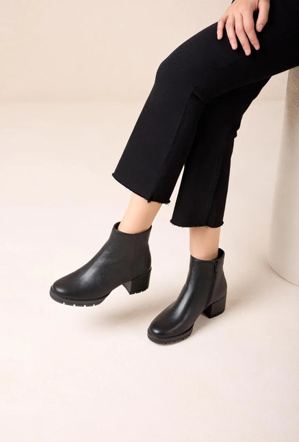 Jaydi black leather ankle boots with wide heels and platform