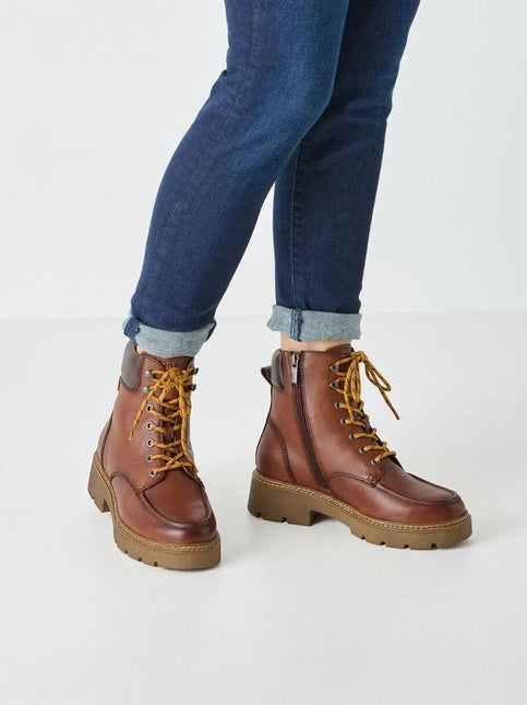 Botines de piel con cordones y forro de pelo