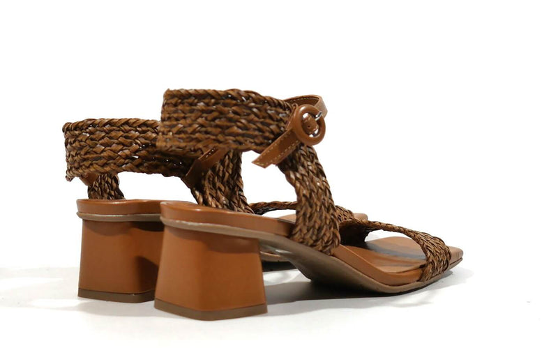 Sandalias trenzadas de piel con pulsera al tobillo - Zapaterías Cortés