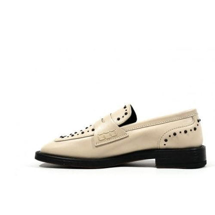 Loafers Thelma of raw color with black rivets