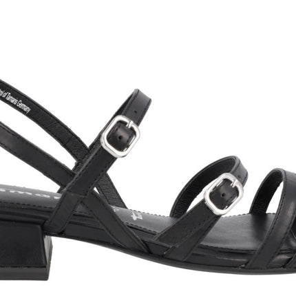 Leather sandals with fine strips and buckles