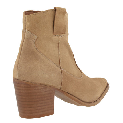 Cowboy style ankle boots in Camel Serraje