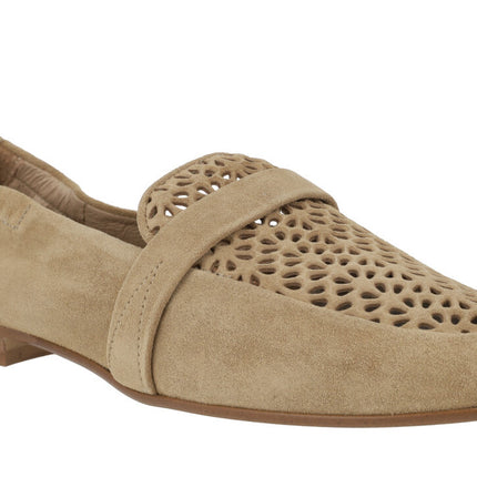 Camel suede moccasins with a small small shovel