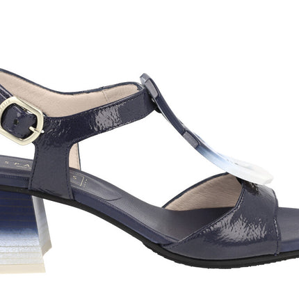 Patent leather sandals at the instep