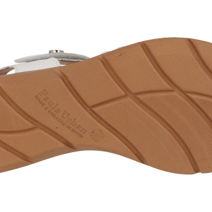 Leather sandals with cross strips and velcro closure to the ankle