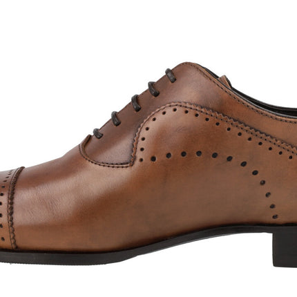 Oxford shoes in leather leather with chopped