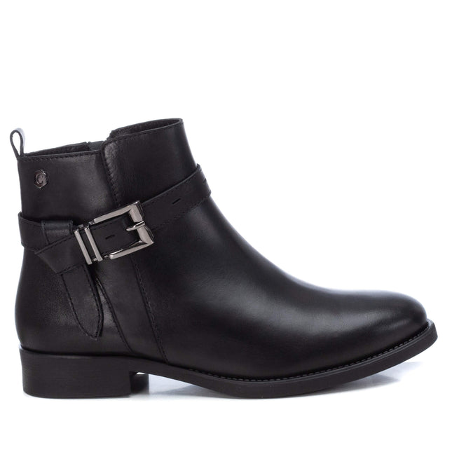 Black black leather ankle boots with buckle ornament