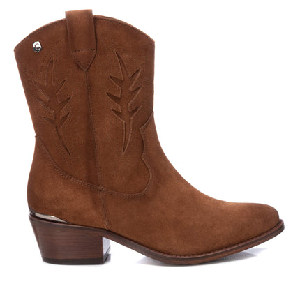 Low cowboy boots for women with a troc.