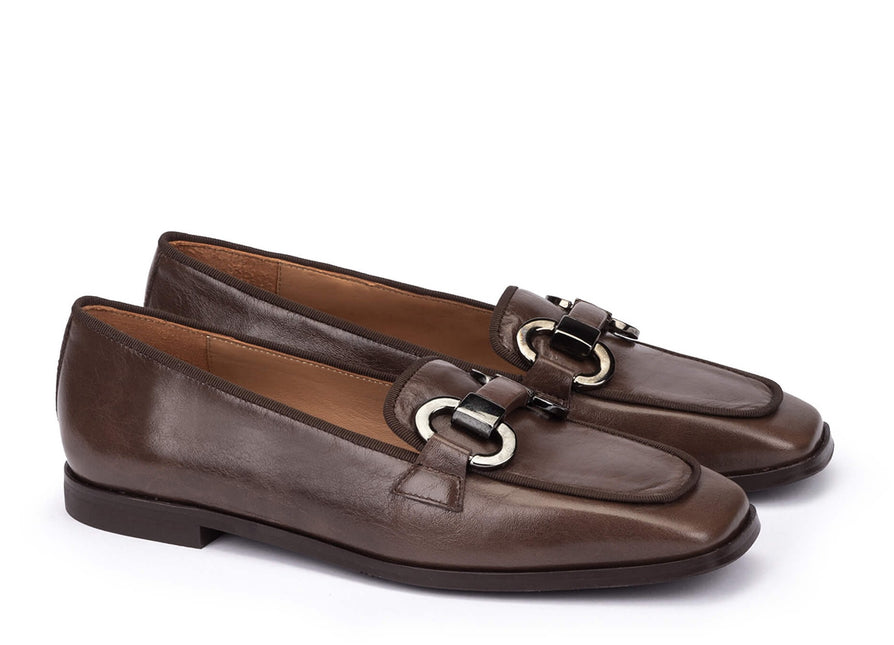 Nestares Moccasins For Women with Chain Adorno