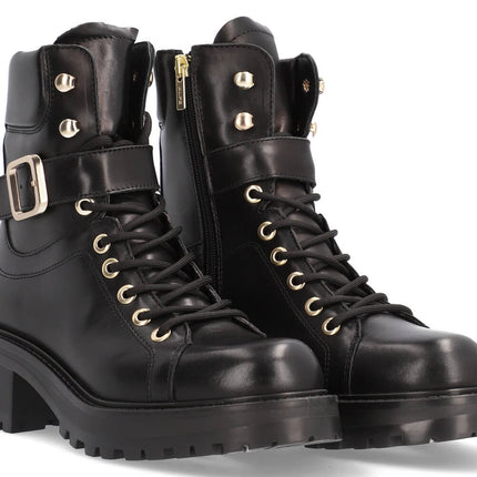 Black cool boots of women with laces and buckle