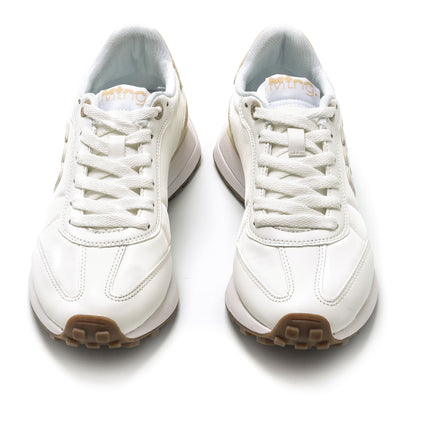 Zapatillas deportivas blancas combinadas con beige