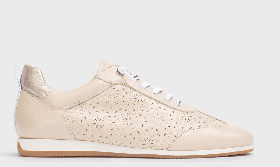 Beige skinny leather sports with chopped brit