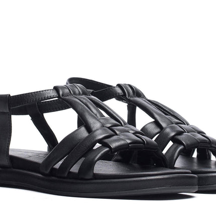 Flat skin sandals with intertwined strips