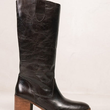 Valentina high boots in wrinkled shine leather