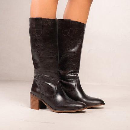 Valentina high boots in wrinkled shine leather