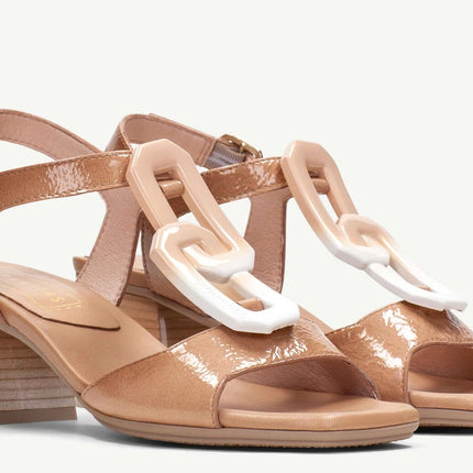 Patent leather sandals at the instep