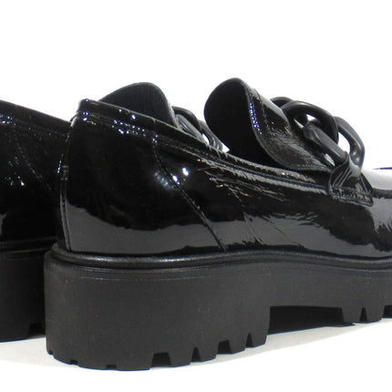 Astrid patent leather moccasins with women's chain