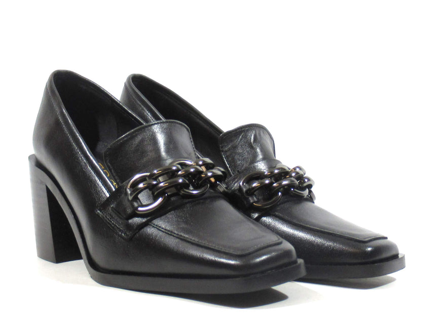 Black leather moccasins with Aloise chain ornament