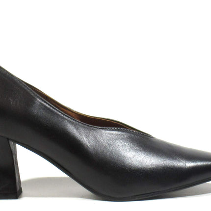 Zapatos de piel negros escotados con tacón carrete Elbire