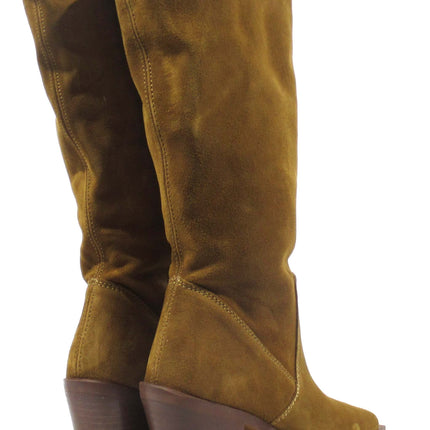 Cowboy -style suede boots