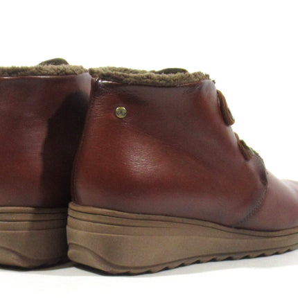 Leather ankle boots with women's buttons closure