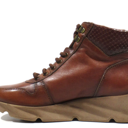Brown leather boots with laces for women