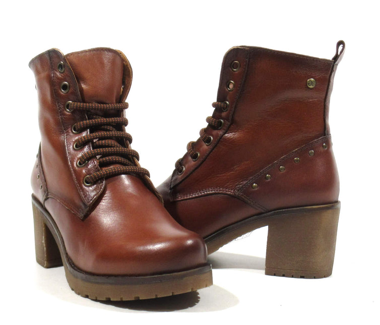 Leather boots with laces and wide heel for women