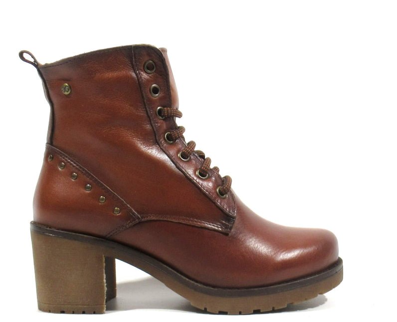 Leather boots with laces and wide heel for women