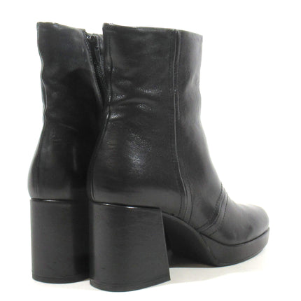 Leather booties with platform and square last