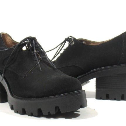 Zapatos negros de serraje con cordones y tacón alto