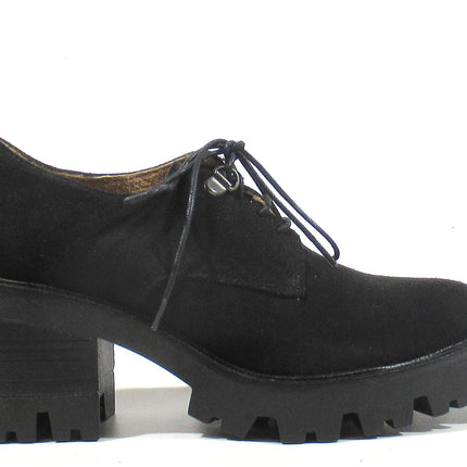 Zapatos negros de serraje con cordones y tacón alto