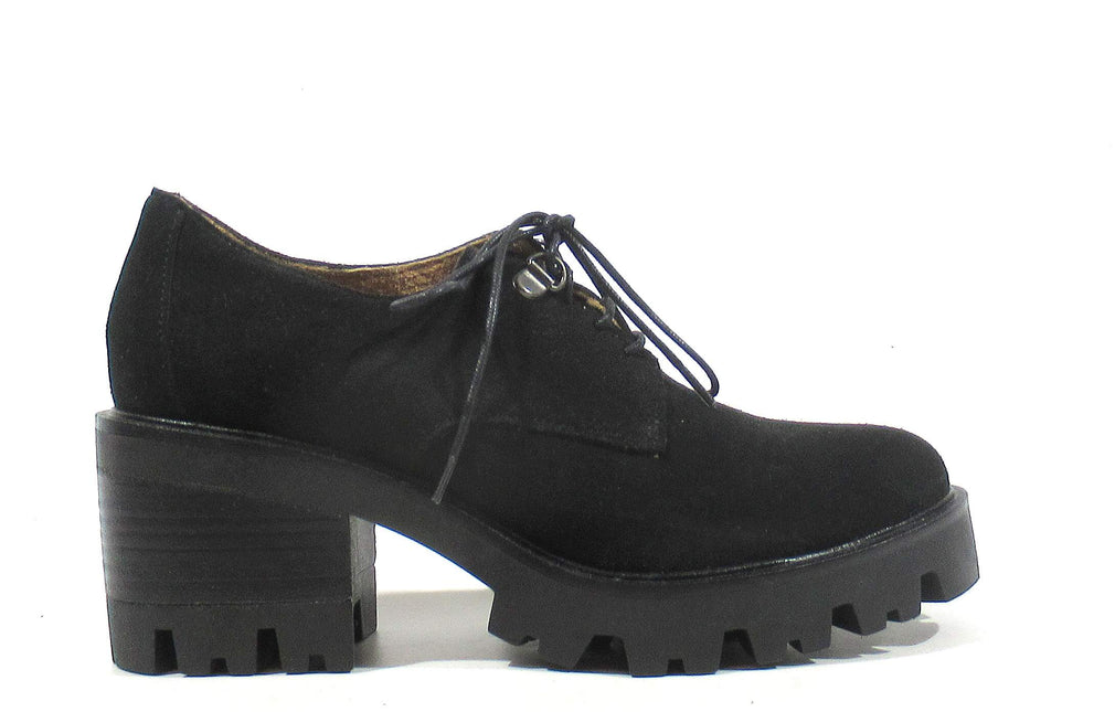 Black mountain shoes with laces and high heel
