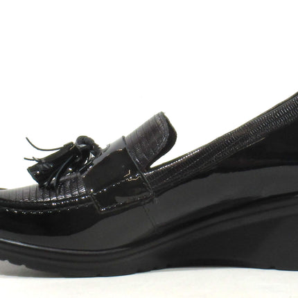Patent leather moccasins with women