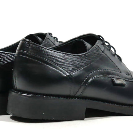 Leather shoes with laces for men and text membrane
