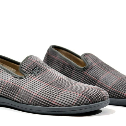 Closed sneakers for men in gray combined