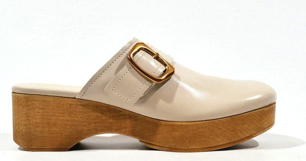 Leather clogs with women's buckle